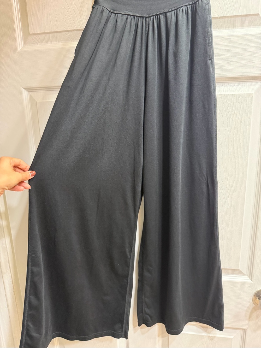 Aerie Wide Leg Pull-On Pants in Black